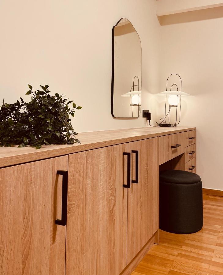 2 Bedroom Apt - Live Like A Local In Kolonaki 雅典 外观 照片